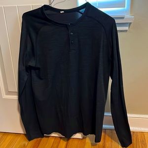 Lululemon Black Men’s Medium longsleeve Henley. Lightly worn, high quality